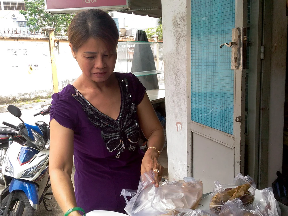 Lời kể của người phụ nữ bị giám đốc gí súng vào đầu ảnh 2 Lời kể của người phụ nữ bị giám đốc gí súng vào đầu ảnh 2